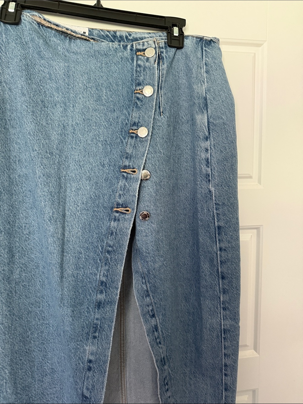 Zara Light Blue Button-Front Denim Midi Skirt with Front Slit - Picture 3 of 4